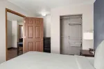 1 Bedroom Suite - 1 Queen Bed
