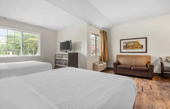 Deluxe Studio - 2 Queen Beds