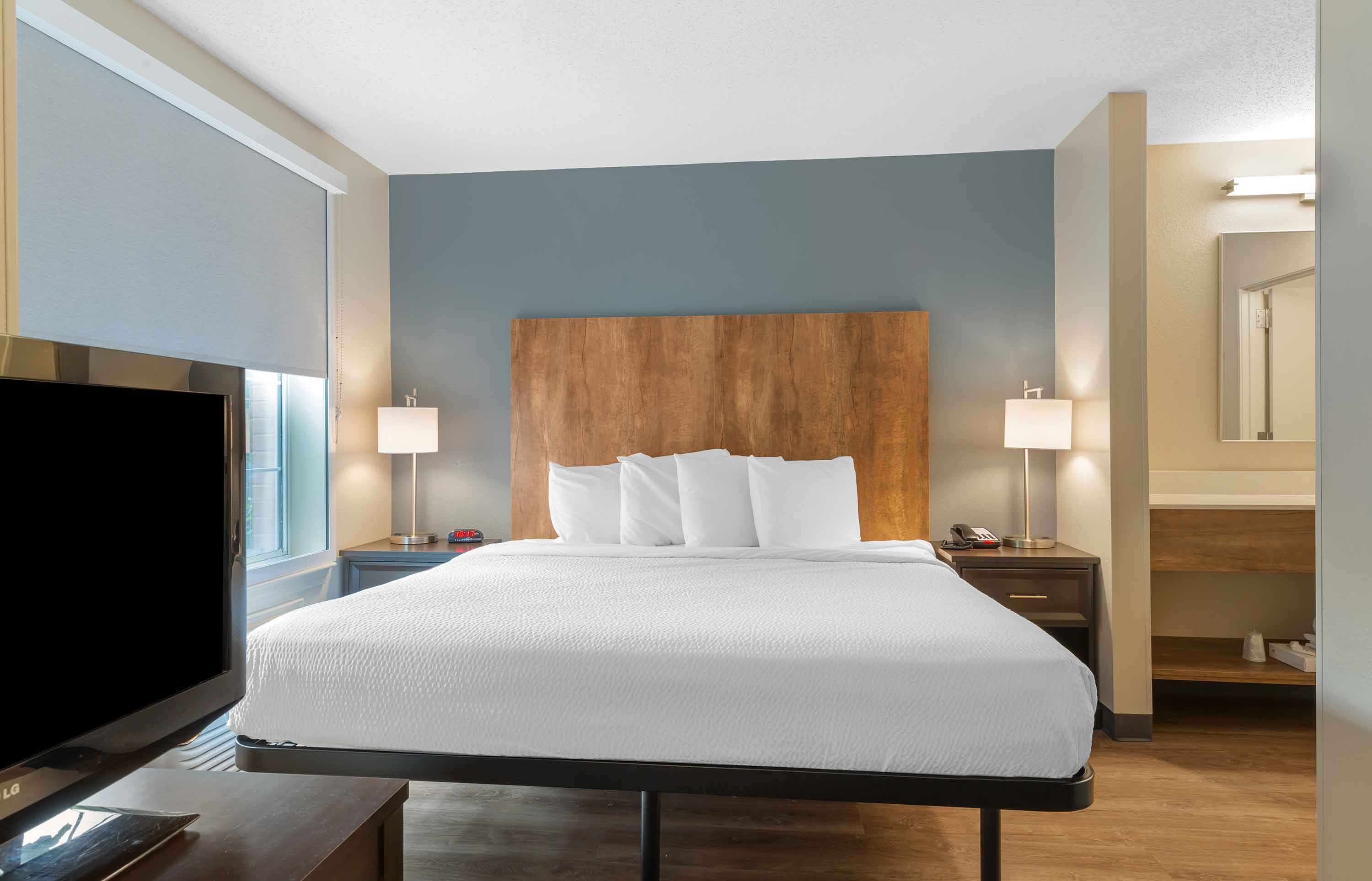 1 Bedroom Suite - 1 King Bed