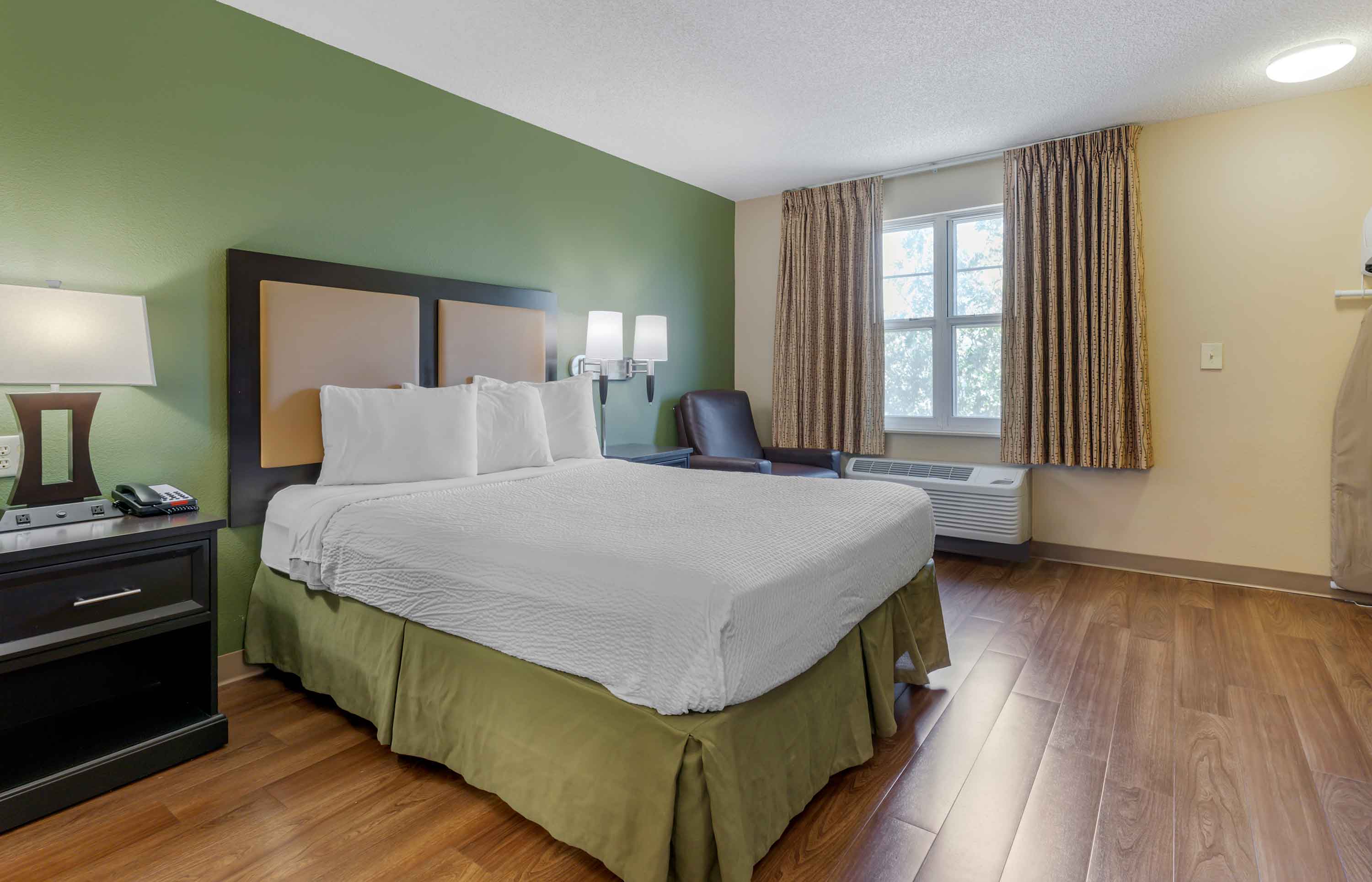 Studio Suite - 1 Queen Bed