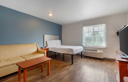 Deluxe Studio - 1 Full Bed